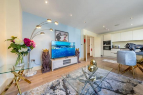 Stunning 3 Bed 2 Bath Penthouse in Central London